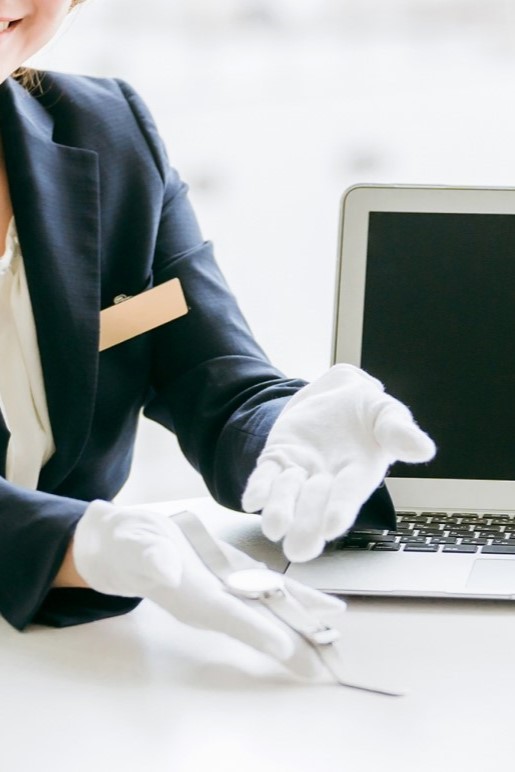 買取専門店 買わせてや 店内